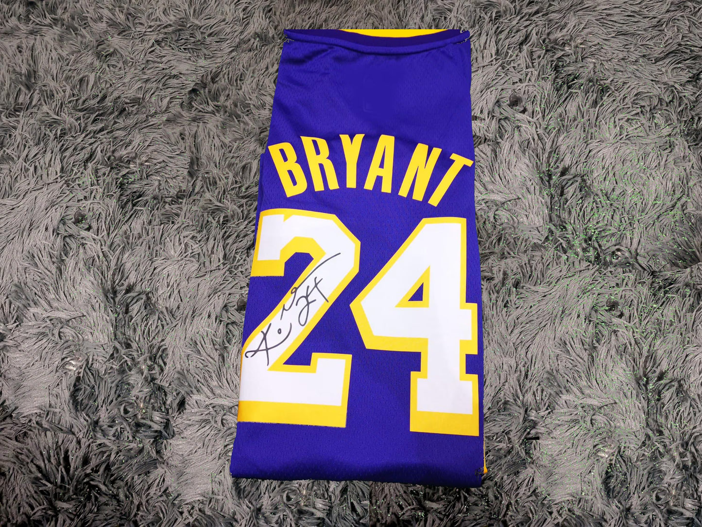 Kobe Bryant Signed LA Lakers #24 Home Jersey Shirt - COA - Signature Version