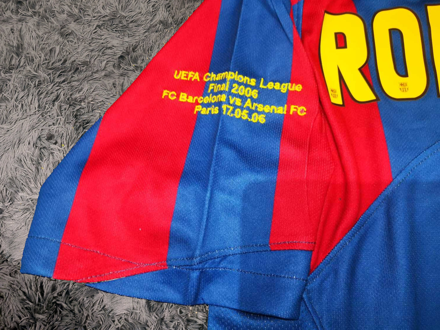 Ronaldinho Gaúcho Signed Barcelona 04/05 Home Jersey Shirt - COA - Signature Version